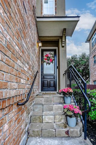 5 Versante Court, Houston, TX 77070