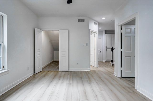 5 Versante Court, Houston, TX 77070