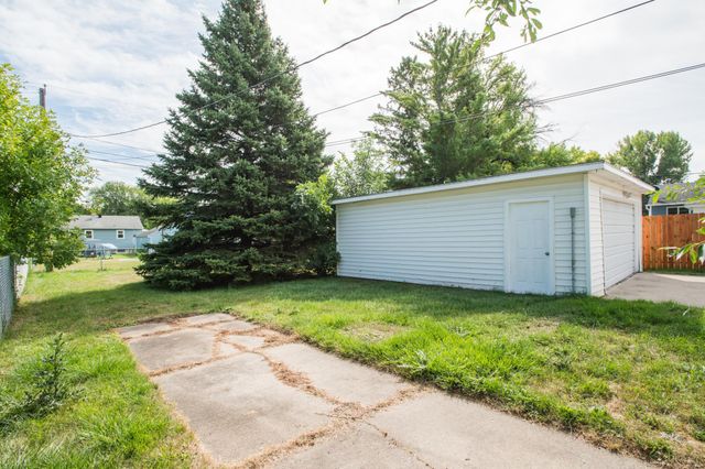 614 16th Street N, Moorhead, MN 56560