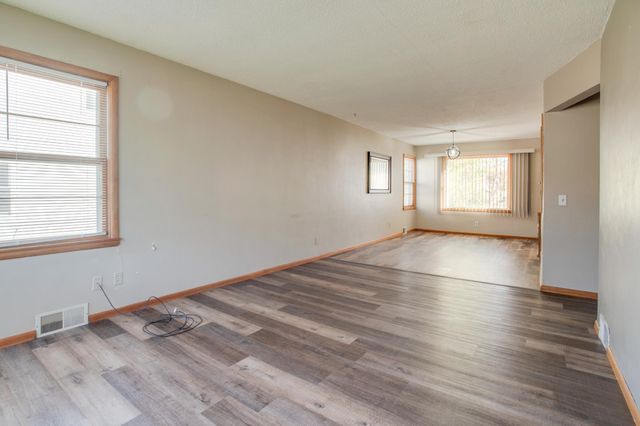 614 16th Street N, Moorhead, MN 56560