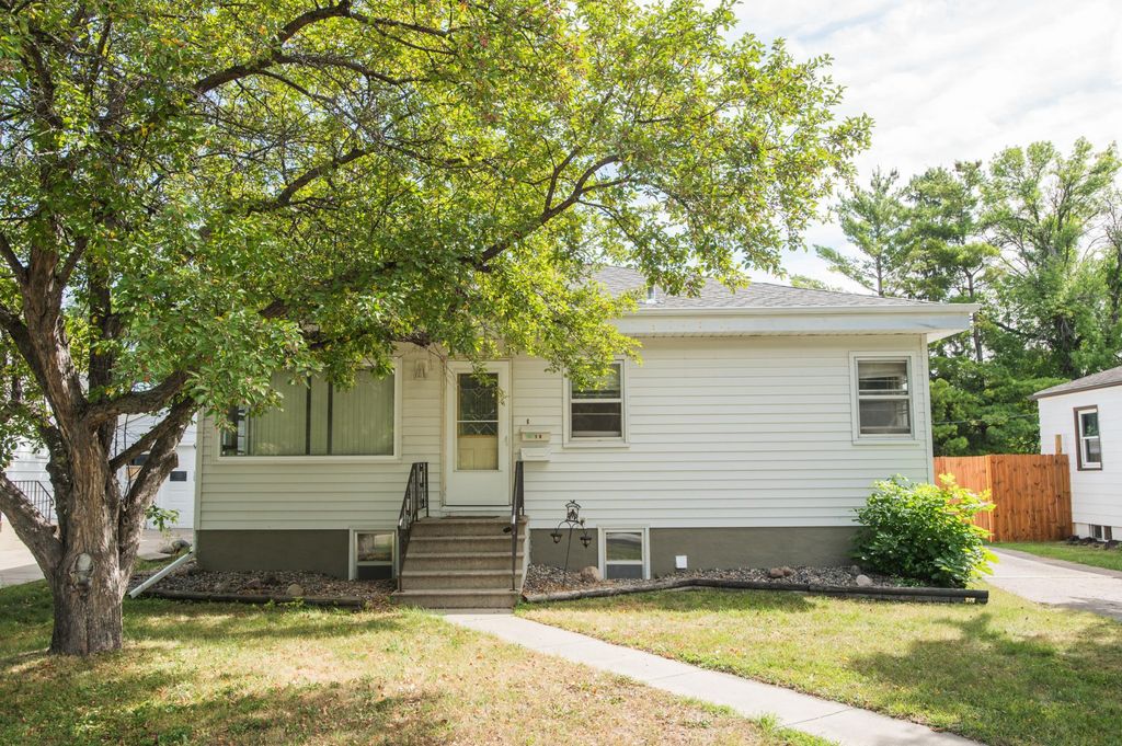614 16th Street N, Moorhead, MN 56560