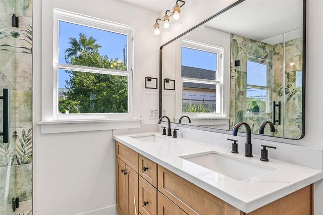 2010 Rosenberg Street, Galveston, TX 77550