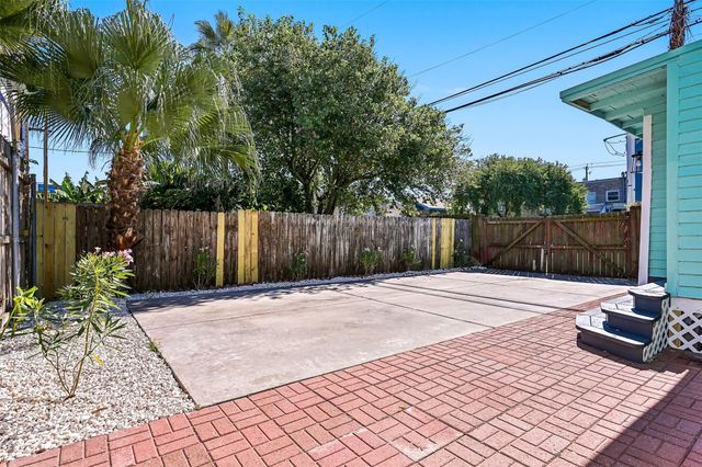 2010 Rosenberg Street, Galveston, TX 77550