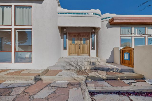 3 Solano Court, Santa Fe, NM 87508