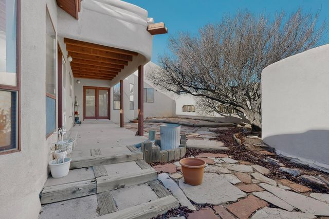 3 Solano Court, Santa Fe, NM 87508