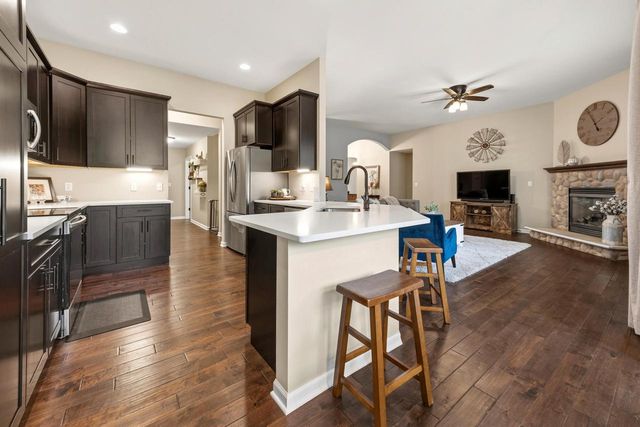 1909 Foxcroft LANE, Waukesha, WI 53189
