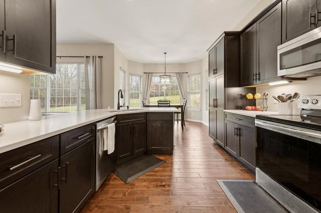 1909 Foxcroft LANE, Waukesha, WI 53189