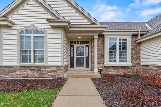 1909 Foxcroft LANE, Waukesha, WI 53189
