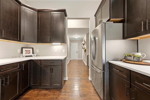 1909 Foxcroft LANE, Waukesha, WI 53189