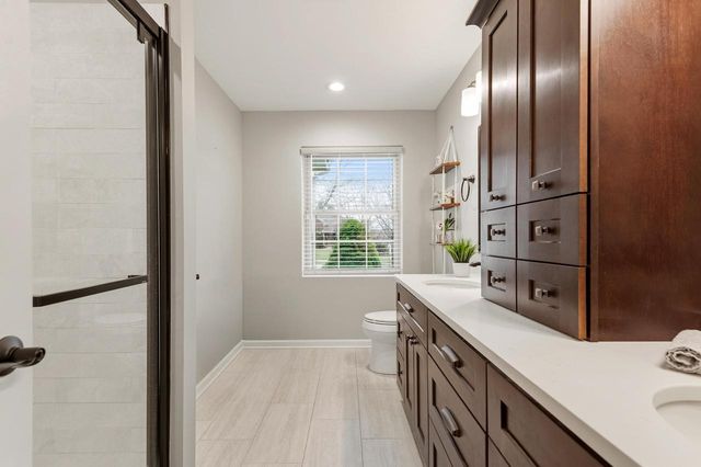 1909 Foxcroft LANE, Waukesha, WI 53189