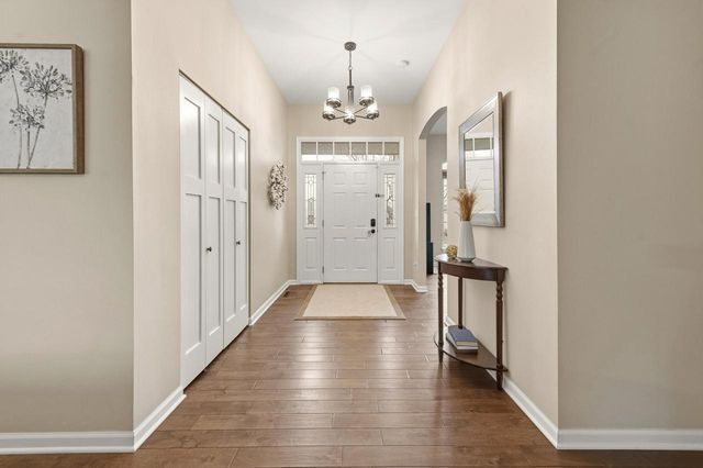 1909 Foxcroft LANE, Waukesha, WI 53189