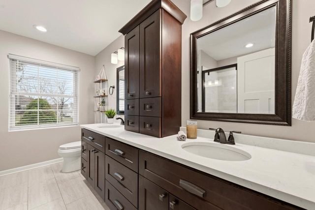 1909 Foxcroft LANE, Waukesha, WI 53189