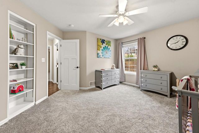 1909 Foxcroft LANE, Waukesha, WI 53189