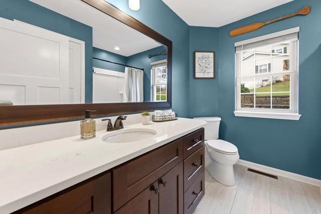1909 Foxcroft LANE, Waukesha, WI 53189