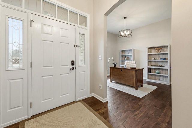 1909 Foxcroft LANE, Waukesha, WI 53189