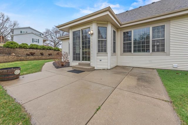 1909 Foxcroft LANE, Waukesha, WI 53189