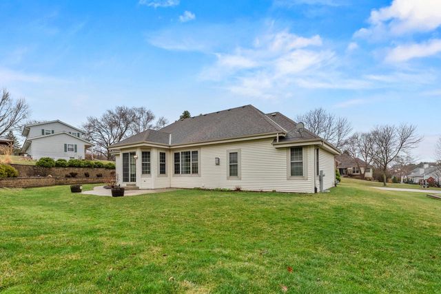 1909 Foxcroft LANE, Waukesha, WI 53189