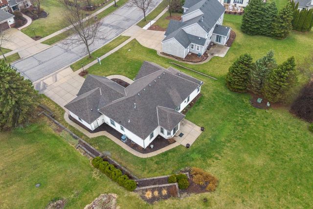 1909 Foxcroft LANE, Waukesha, WI 53189