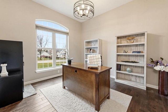 1909 Foxcroft LANE, Waukesha, WI 53189