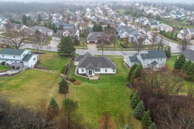 1909 Foxcroft LANE, Waukesha, WI 53189
