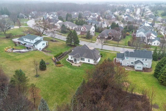 1909 Foxcroft LANE, Waukesha, WI 53189