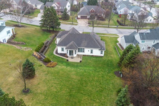 1909 Foxcroft LANE, Waukesha, WI 53189