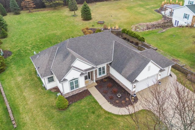 1909 Foxcroft LANE, Waukesha, WI 53189