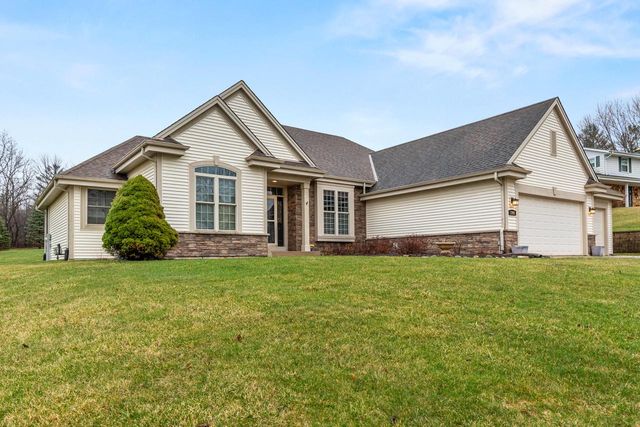 1909 Foxcroft LANE, Waukesha, WI 53189
