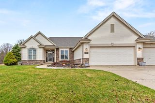 1909 Foxcroft LANE, Waukesha, WI 53189
