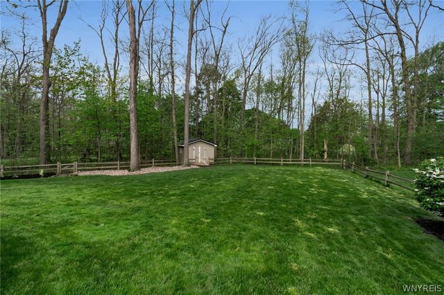 30 Nieman Drive, Orchard Park, NY 14127
