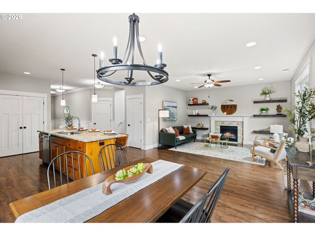 12795 LINDSAY ANNE Ln, Oregon City, OR 97045