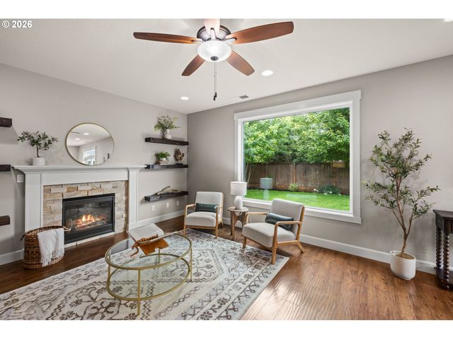 12795 LINDSAY ANNE Ln, Oregon City, OR 97045