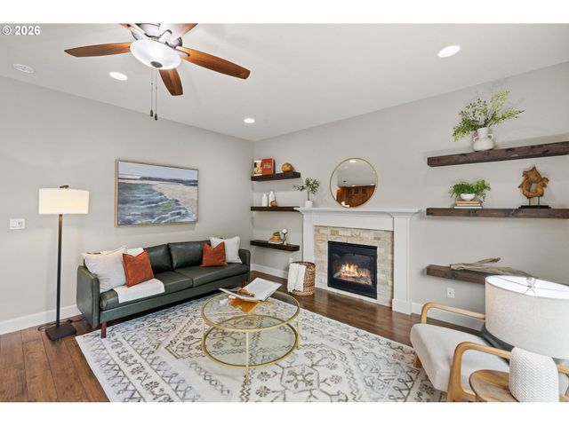 12795 LINDSAY ANNE Ln, Oregon City, OR 97045