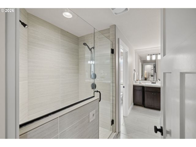 12795 LINDSAY ANNE Ln, Oregon City, OR 97045