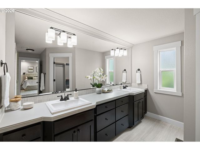 12795 LINDSAY ANNE Ln, Oregon City, OR 97045