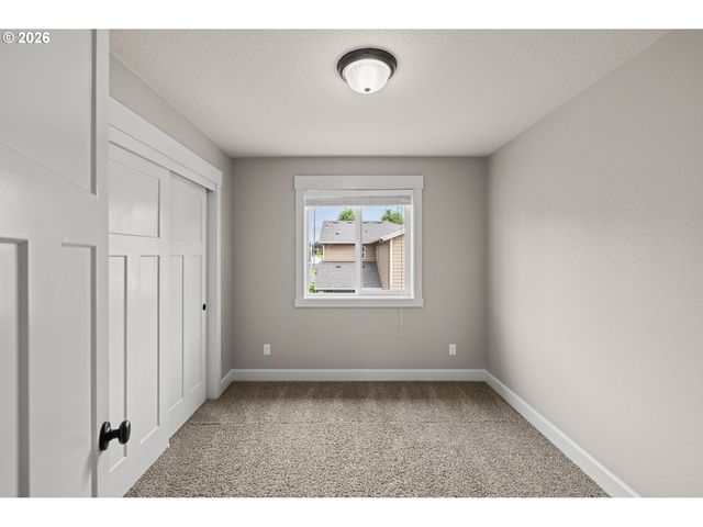 12795 LINDSAY ANNE Ln, Oregon City, OR 97045