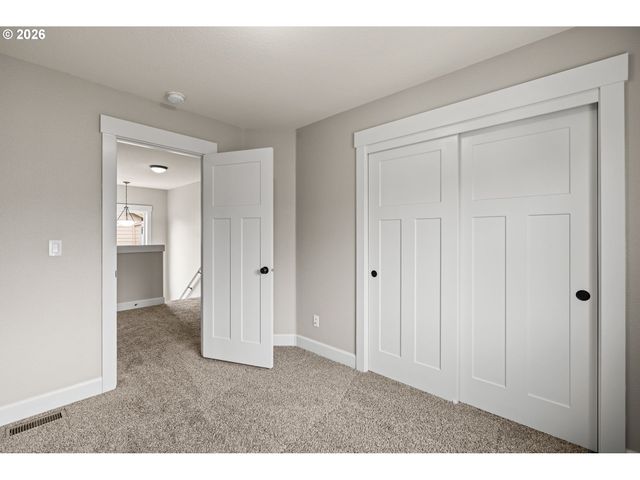 12795 LINDSAY ANNE Ln, Oregon City, OR 97045