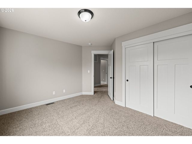 12795 LINDSAY ANNE Ln, Oregon City, OR 97045