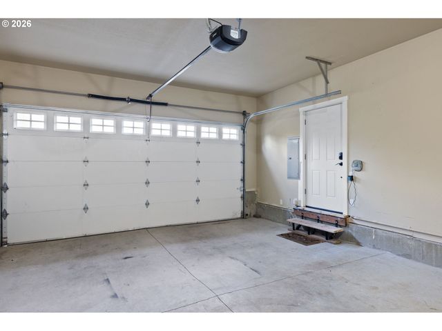 12795 LINDSAY ANNE Ln, Oregon City, OR 97045