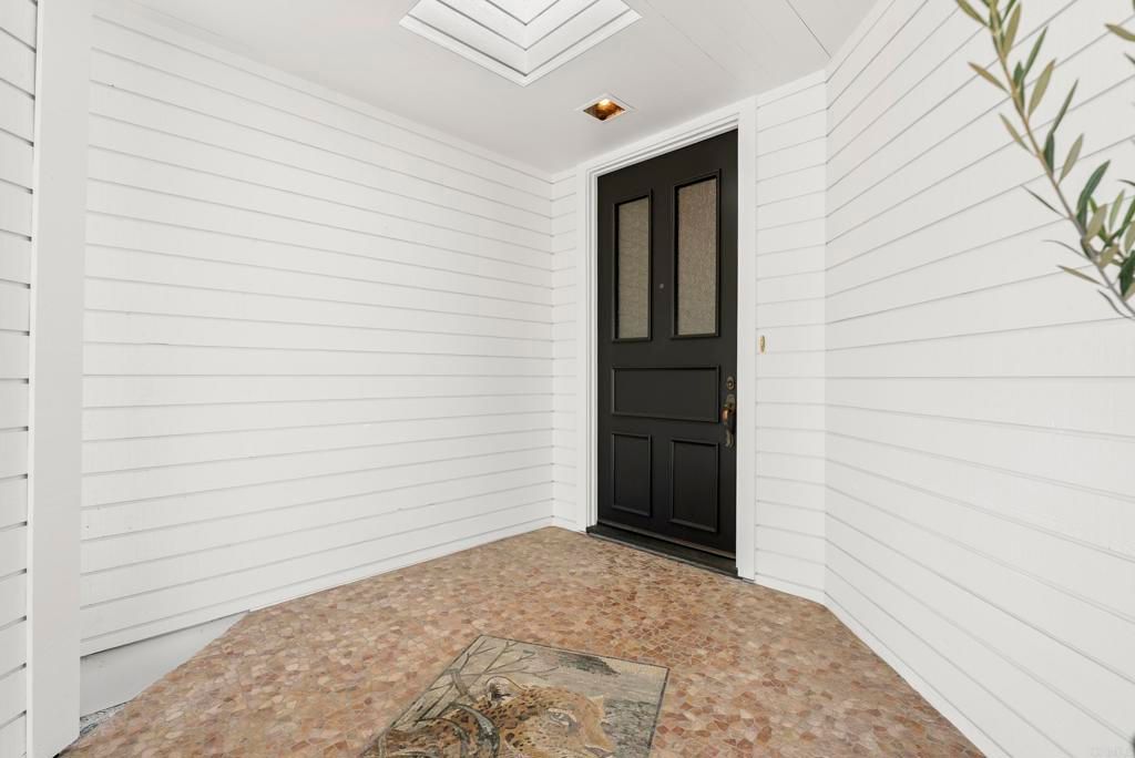 Image 12 of property listing at 541 S Granados Avenue, Solana Beach, CA 92075