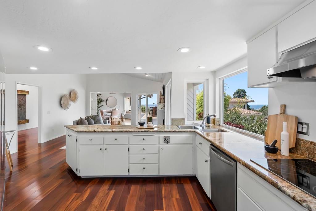 Image 21 of property listing at 541 S Granados Avenue, Solana Beach, CA 92075