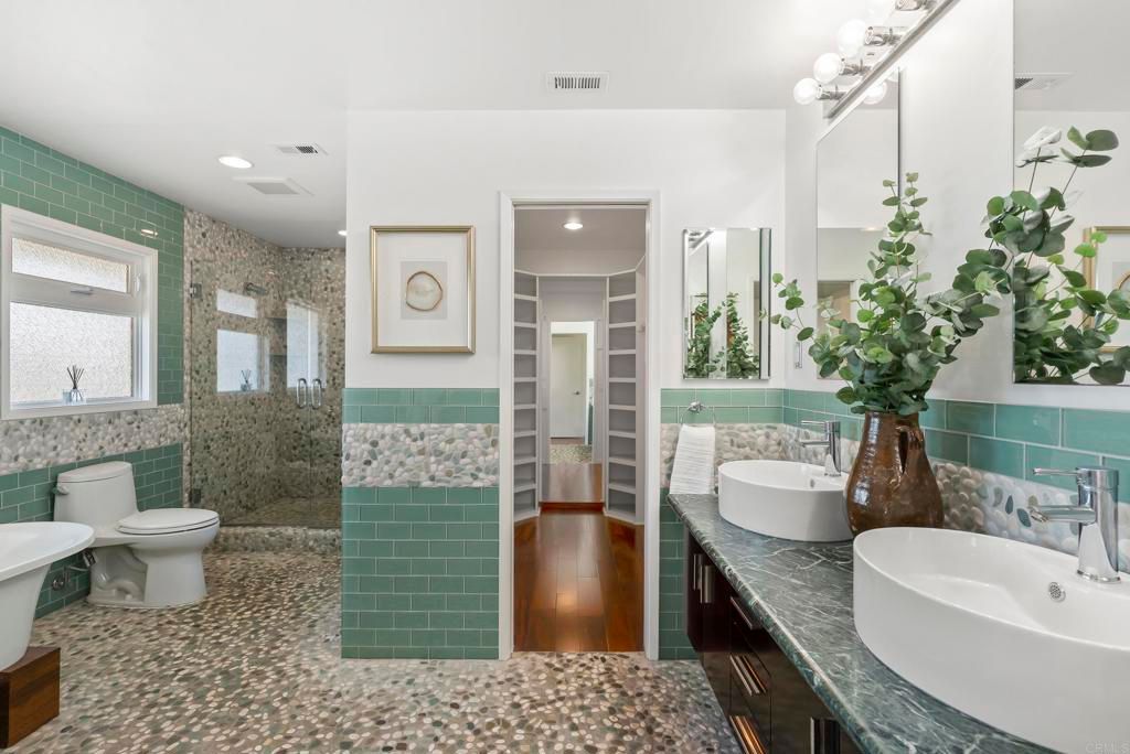 Image 38 of property listing at 541 S Granados Avenue, Solana Beach, CA 92075