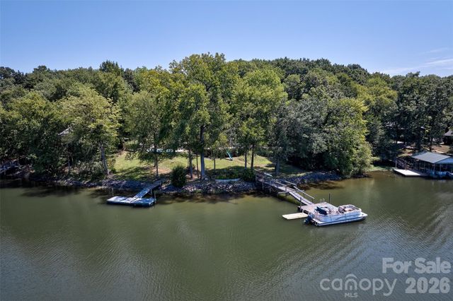 486 Willow Cove Road, Lake Wylie, SC 29710