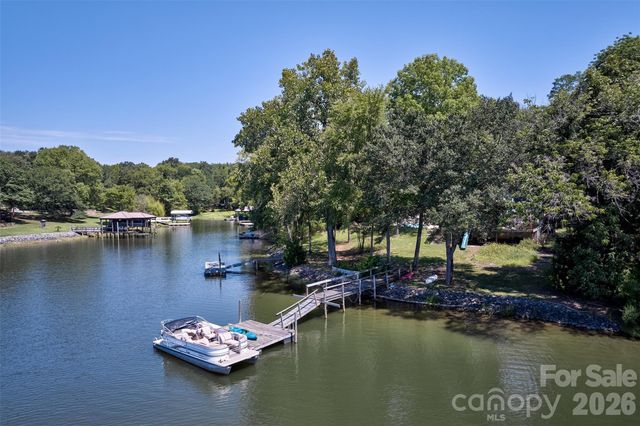 486 Willow Cove Road, Lake Wylie, SC 29710