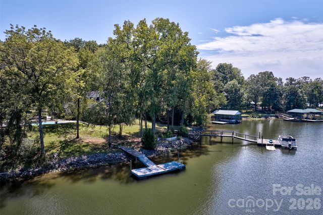 486 Willow Cove Road, Lake Wylie, SC 29710