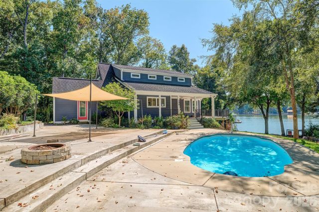 486 Willow Cove Road, Lake Wylie, SC 29710