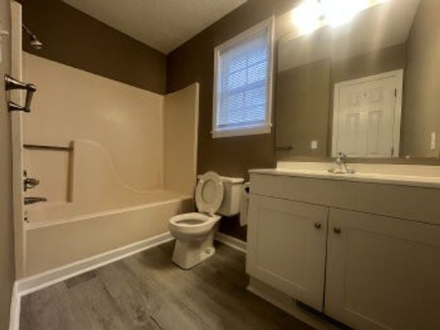 630 Hugh Hunter Rd, Oak Grove, KY 42262