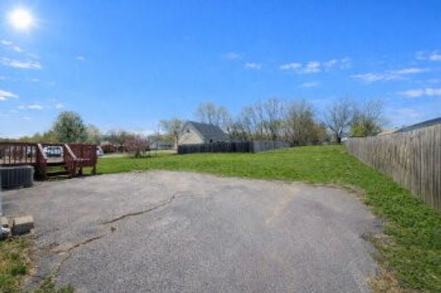 630 Hugh Hunter Rd, Oak Grove, KY 42262