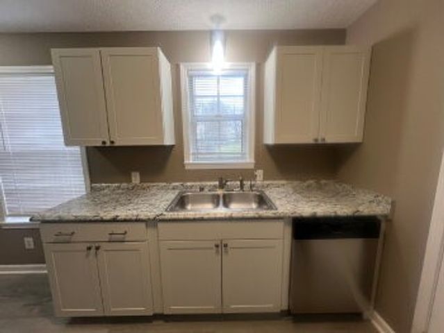 630 Hugh Hunter Rd, Oak Grove, KY 42262