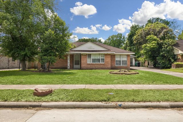 9825 Westview Drive, Houston, TX 77055